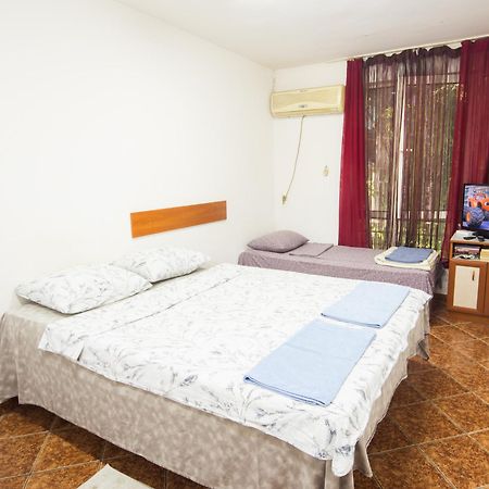 Apartamento Center - Basic Flat - 10 Min To The Beach Burgas Exterior foto